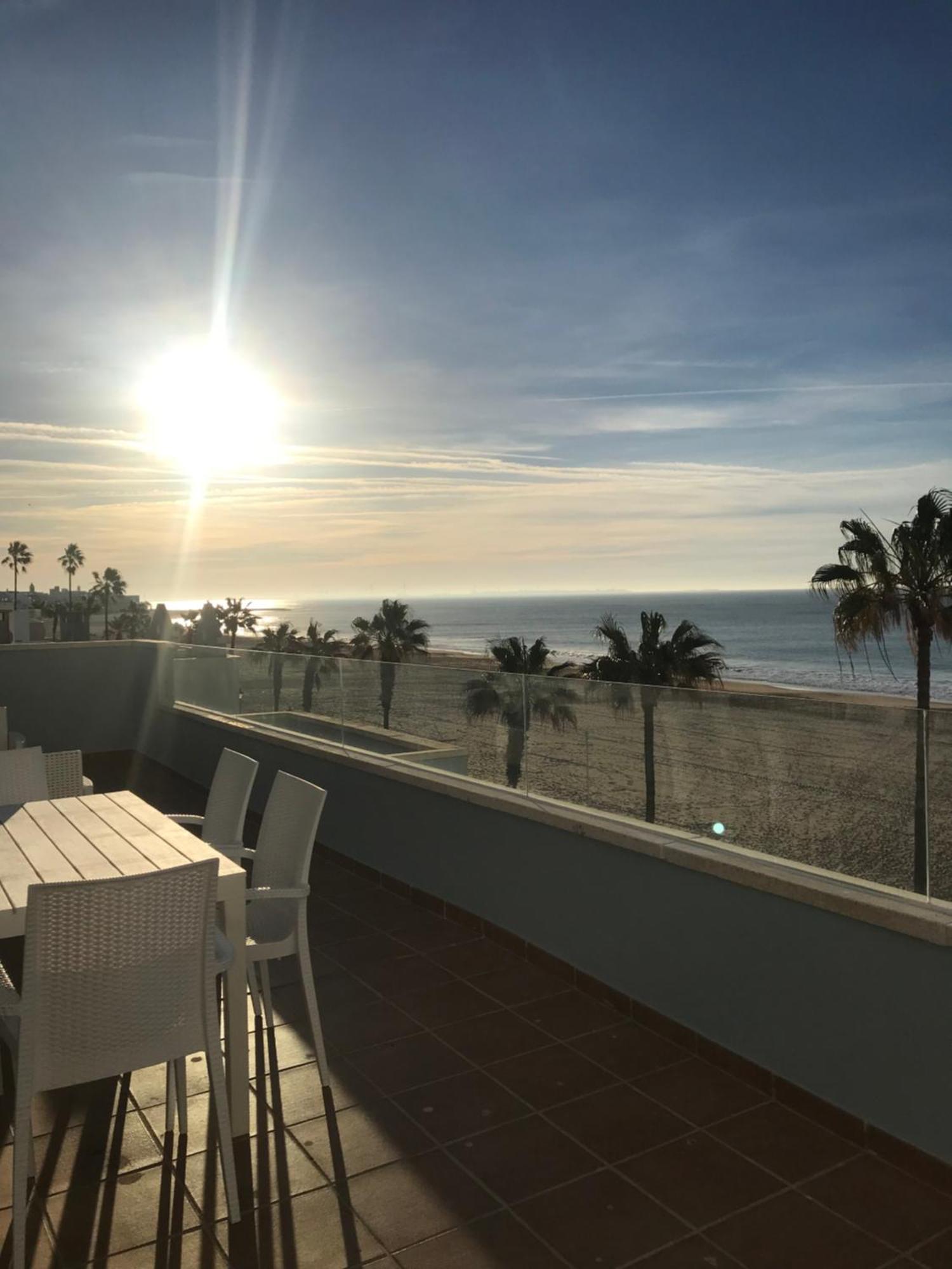 Atico Al Sol En Primera Linea De Playa Appartement Rota Buitenkant foto