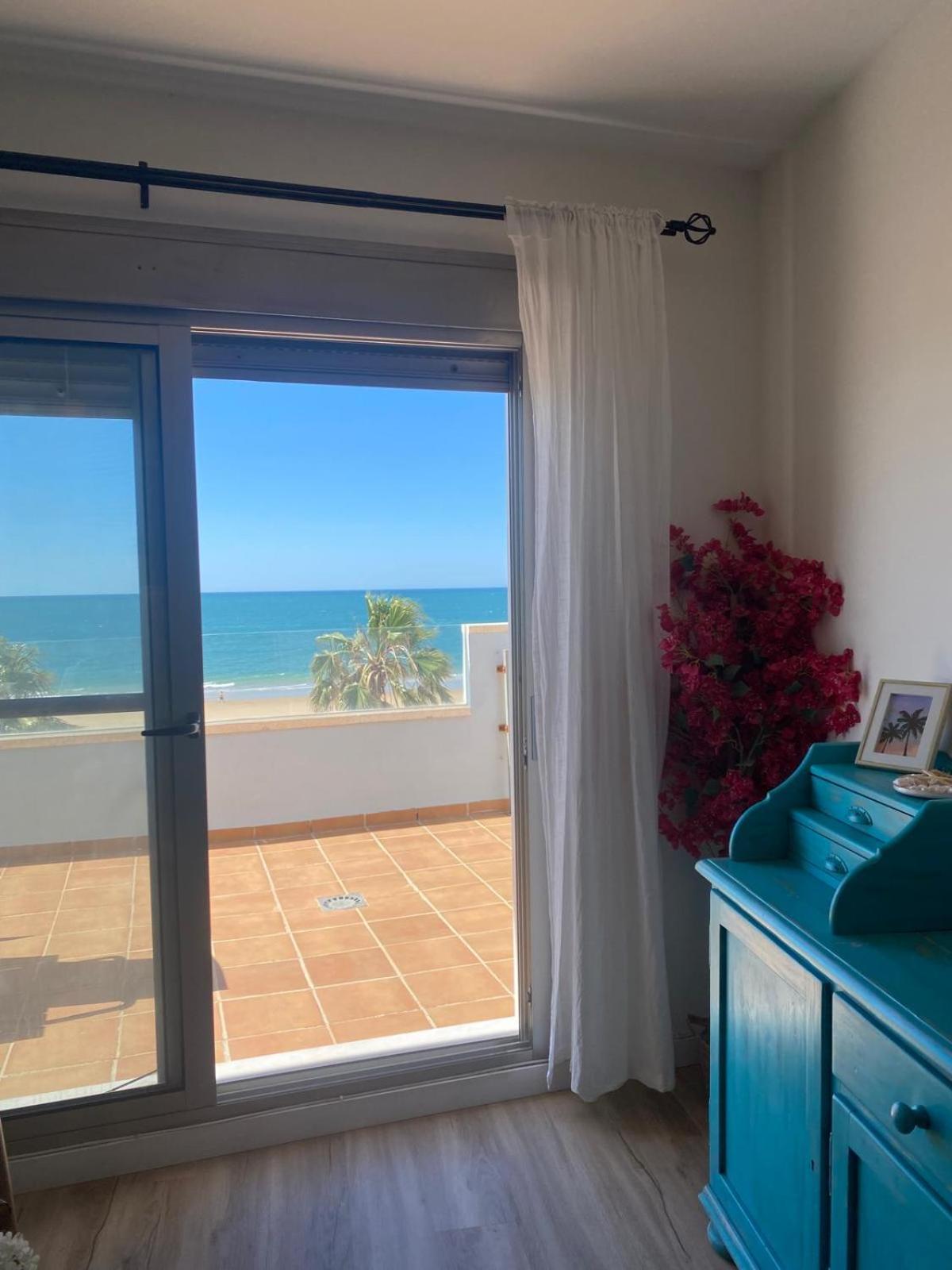Atico Al Sol En Primera Linea De Playa Appartement Rota Buitenkant foto