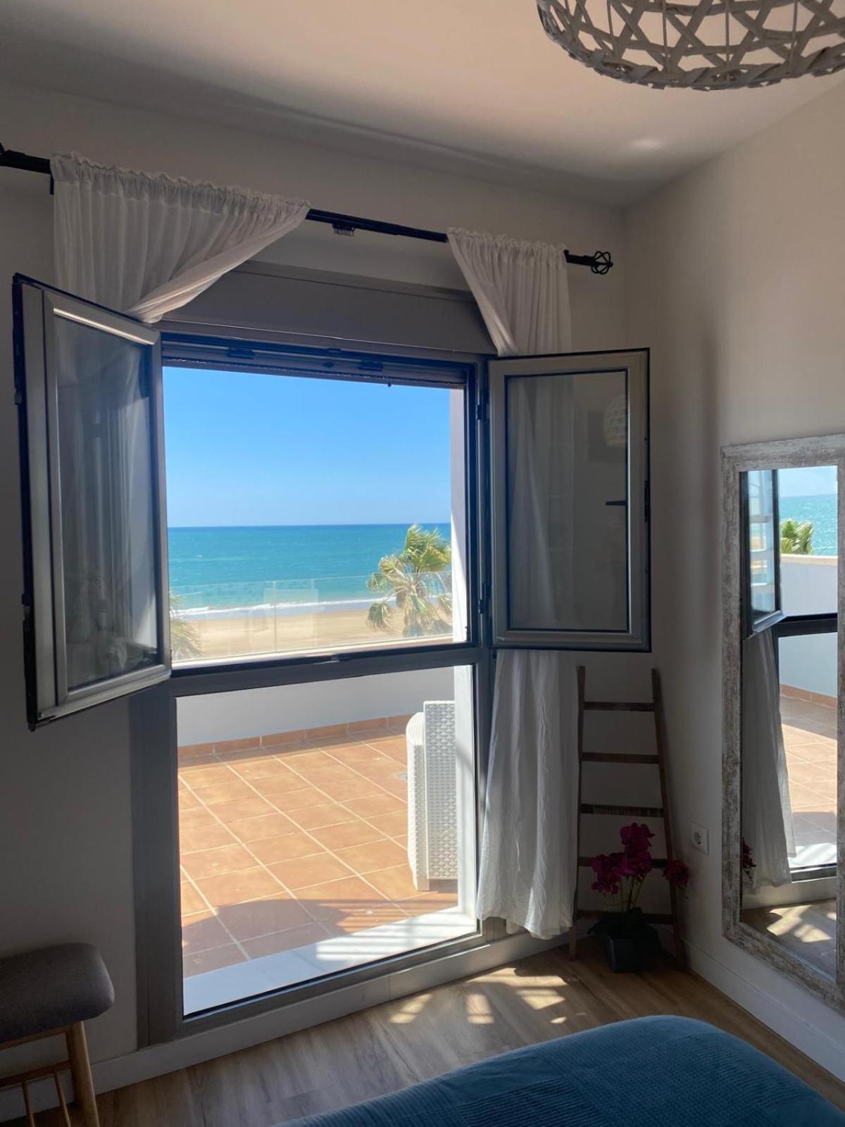 Atico Al Sol En Primera Linea De Playa Appartement Rota Buitenkant foto